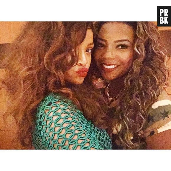 Rihanna e Ludmilla tiraram essa selfie pra mostrar que se deram super bem