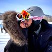 Nina Dobrev e Austin Stowell se beijam em foto romântica e arrancam suspiros no Instagram