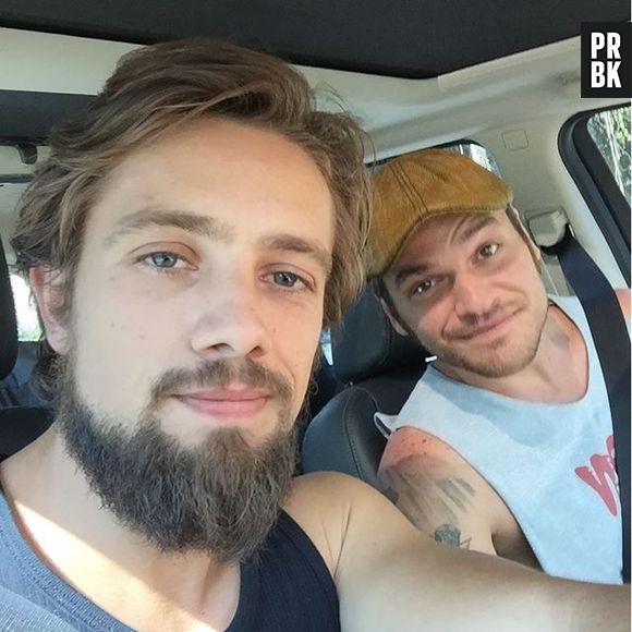 Quem não gostaria de pegar uma carona com Rafael Cardoso e Emílio Dantas de "Além do Tempo"?