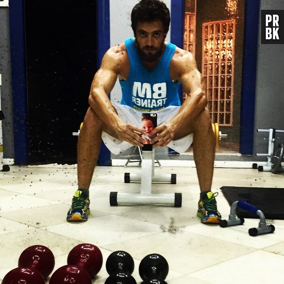 Rafael Cardoso, de "Além do Tempo", mostrando porque faz muito sucesso