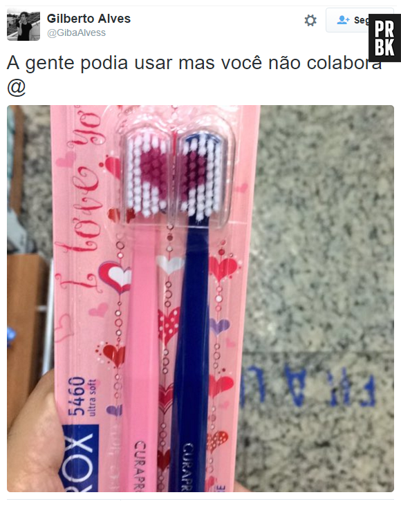 Podíamos usar essas escovas de dente combinando, mas você não colabora
