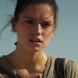 Rey (Daisy Ridley), de "Star Wars VII", não foge da luta. Seria bom ter uma namorada tão boa, forte e corajosa como ela, né?  Veja outras personagens que dariam ótimas namoradas  