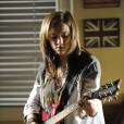 Em "Malhação", Alice Wegmann soltou a voz e tocou guitarra!