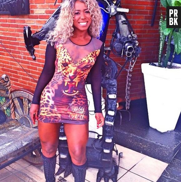 Adélia, do "BBB16", gosta mesmo é de chamar a atenção