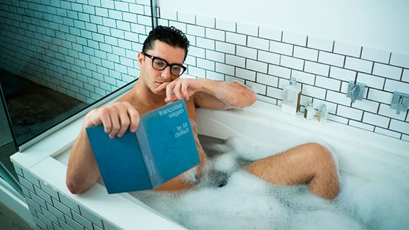 Klebber Toledo, de "Êta Mundo Bom", posa pelado para a revista TPM. Confira o ensaio!