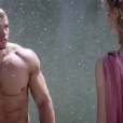Hércules (Kellan Lutz) e Hebe (Gaia Weiss) vivem romance em "Hercules"