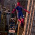 Homem-Aranha (Andrew Garfield) precisa salvar Nova York em "O Espetacular Homem-Aranha 2"