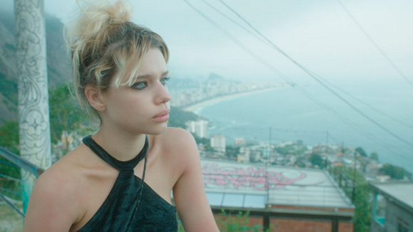 Crítica: "A Frente Fria Que a Chuva Traz", com Bruna Linzmeyer, não consegue provocar reflexões