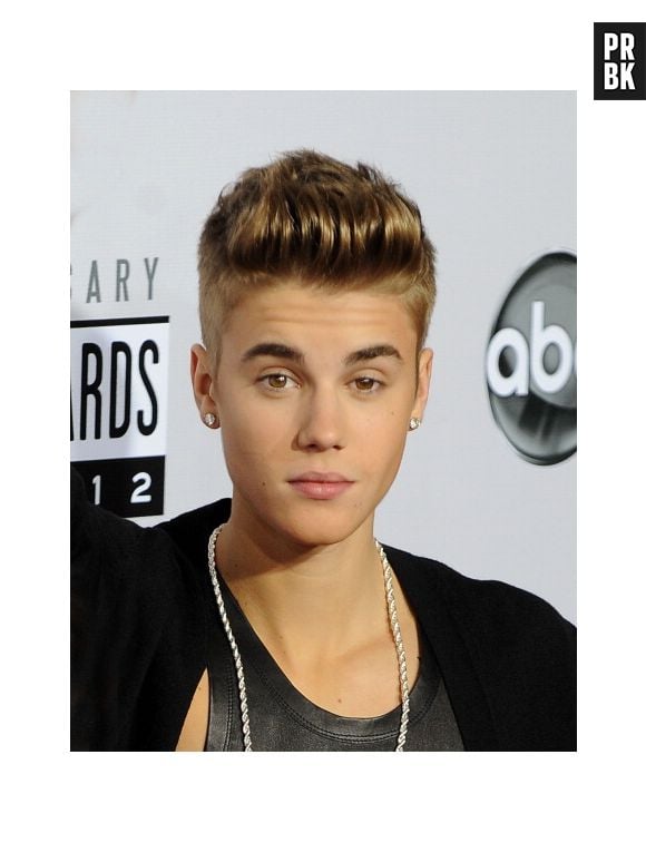 Também em 2012, Justin Bieber chegando no American Music Awards