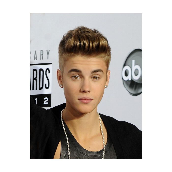 Também em 2012, Justin Bieber chegando no American Music Awards