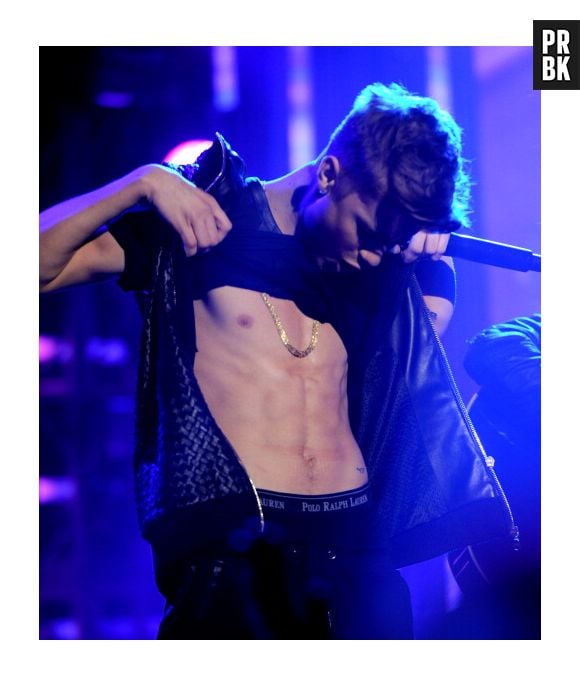 Justin Bieber performando no Dick Clark's New Year's Rockin' Eve em 2012