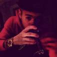 Safadinho, Justin Bieber faz "selfie" bebendo vinho no Instagram