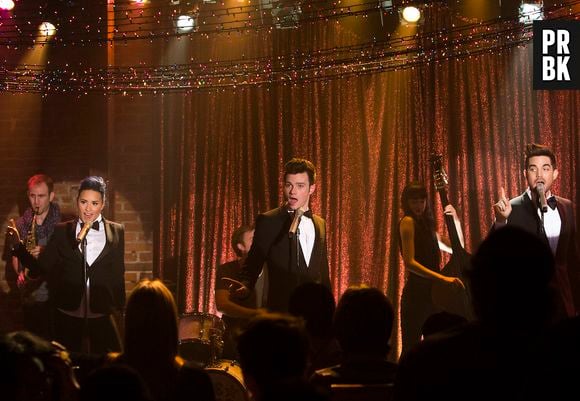 Demi Lova e Adam Lambert ao lado de Chris Colfer em "Glee"