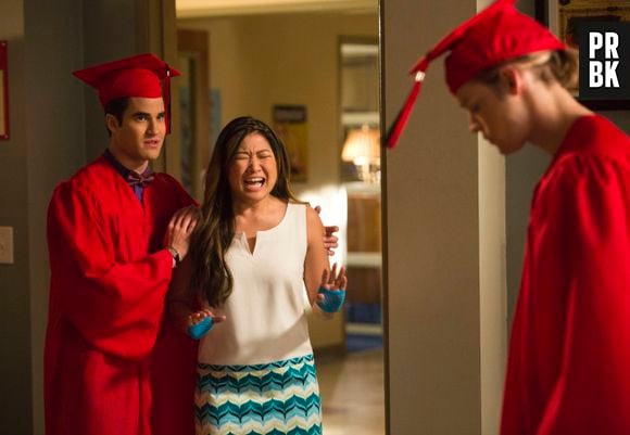 Sam (Chord Overstreet), Blane (Darren Criss) e Tina (Jenna Ushkowitz) se formam no episódio "Trio" de "Glee"