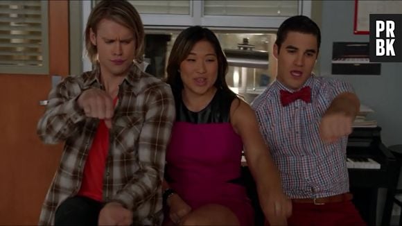 Episódio "Trio" de "Glee": Sam (Chord Overstreet), Blaine (Darren Criss) e Tina (Jenna Ushkowitz) cantando "Jumping' Jumping'