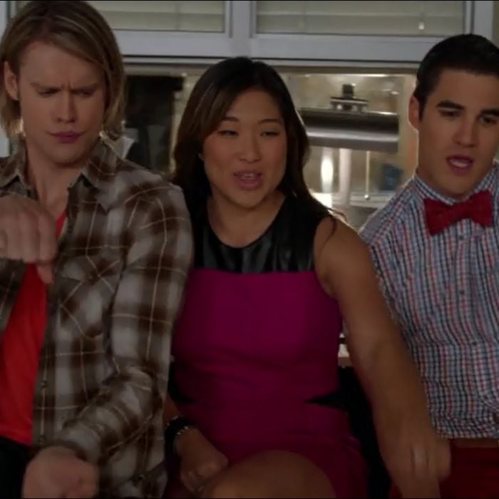 Episódio &quot;Trio&quot; de &quot;Glee&quot;: Sam (Chord Overstreet), Blaine (Darren Criss) e Tina (Jenna Ushkowitz) cantando &quot;Jumping&#039; Jumping&#039;