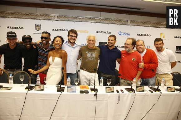 Elenco e equipe do filme "Alemão" se reunem para foto na coletiva de imprensa