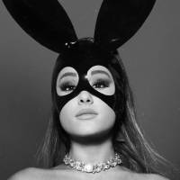 Ariana Grande usa app de pegação gay para promover o álbum "Dangerous Woman"