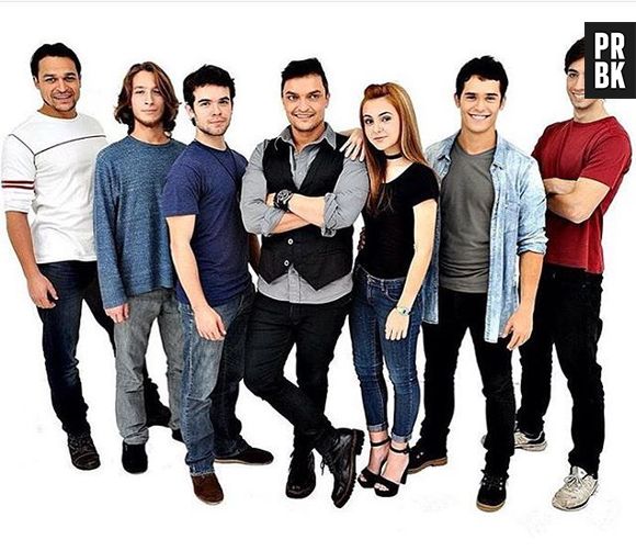 Klara Castanho é uma das protagonistas do espetáculo "Aprendiz de Feiticeiro"