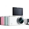 A Samsung NX mini é perfeita para tirar "selfies" já que seu visor gira 180 graus