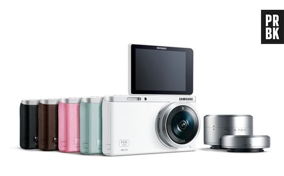 A Samsung NX mini é perfeita para tirar "selfies" já que seu visor gira 180 graus