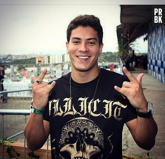 Arthur Aguiar lança o clipe de "A Flor"