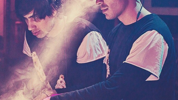 Pe Lu, ex-Restart, deixa as calças coloridas para trás e aposta no duo S.E.L.V.A. Conheça o projeto!