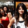Status: tentando entender esse look usado por Selena Gomez em 2008