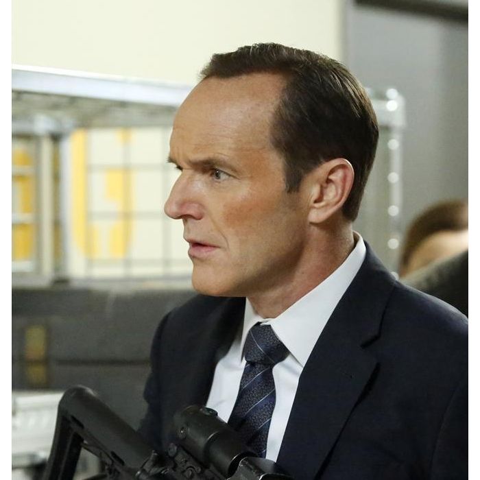 Em &quot;Agents of SHIELD&quot;, Coulson (Clark Gregg) fará de tudo para fugir do perigo