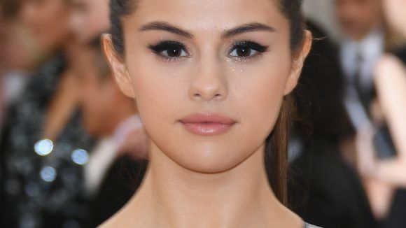 Selena Gomez se interna em clínica de reabilitação, segundo site