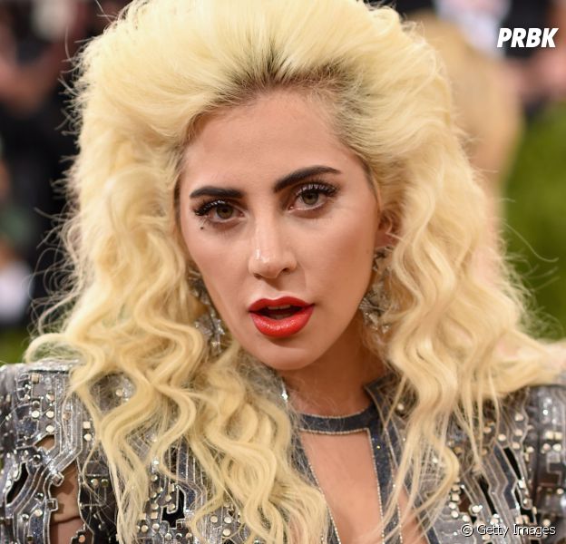 Lady Gaga lança "Million Reasons" e faz primeiro show da "Dive Bar Tour"