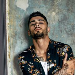 Zayn Malik, ex-One Direction, mostra admiração pela boy band e tem parede de casa só para o grupo!