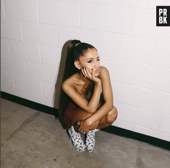 Ariana Grande mede apenas 1,56!