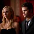  Caroline (Candice Accola) sempre conta com Stefan (Paul Wesley) para tudo em "The Vampire Diaries" 