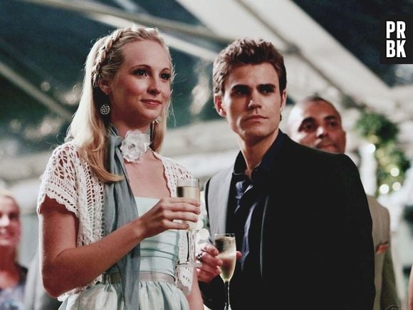 Stefan (Paul Wesley) tem se aproximado muito de Caroline (Candice Accola) em "The Vampire Diaries"