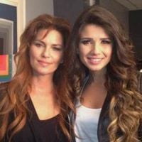 Paula Fernandes grava com Shania Twain a música "Still The One"