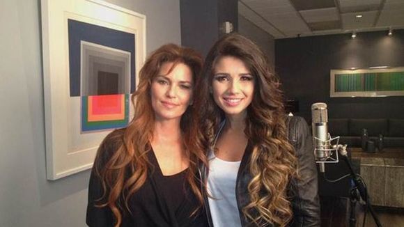 Paula Fernandes grava com Shania Twain a música "Still The One"