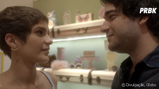 Novela "A Lei do Amor": Tiago (Humberto Carrão) beija Letícia (Isabella Santoni) e pede para reatar noivado
