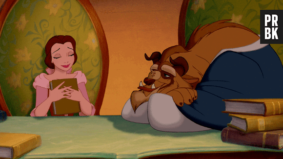 Quando você lembra que pode colocar os livros e séries em dia!