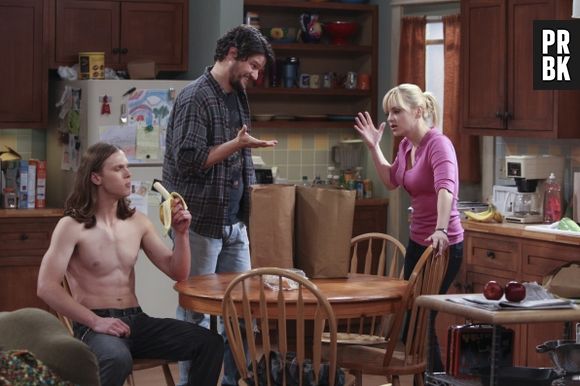 Anna Faris contracena com Matt Jones que interpreta seu ex-marido Baxter e ainda tem a presença do namorado de sua filha Luke (Spencer Daniels).