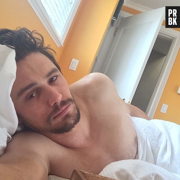 James Franco posta foto sem camisa e Thaila Ayala curte