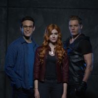 De "Shadowhunters": beijo entre Clary (Katherine McNamara) e Jace abala romance com Simon!