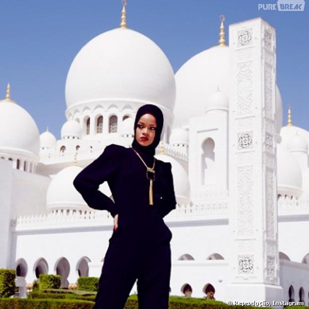 Rihanna é obrigada a deixar templo sagrado depois de fotos consideradas inapropriadas