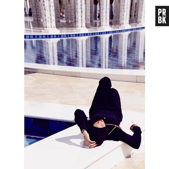 A popstar Rihanna visitou a mesquita Sheikh Zayed, o maior templo de Abu Dhabi