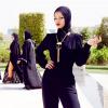 Na legenda da foto, Rihanna escreveu: "Fashion Killaz", tirando onda com as duas moças que aparecem ao fundo