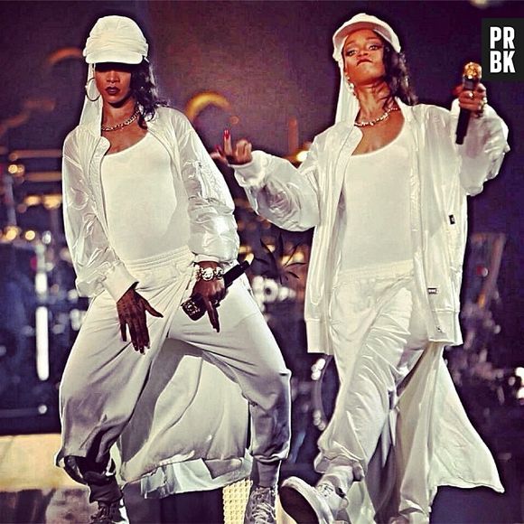 Rihanna esteve em Abu Dhabi, nos Emirados Árabes Unidos para se apresentar com show da turnê "Diamonds"