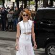  A atriz Kristen Stewart assistiu ao desfile da Chanel na fila A 