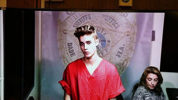 Justin Bieber é condenado a liberdade condicional e paga multa de R$160 mil