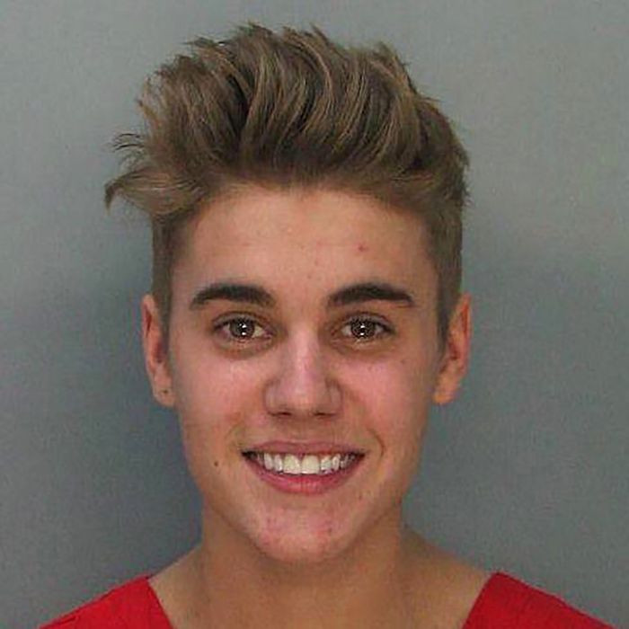 Justin Bieber foi condenado após jogar ovos na casa de seu vizinho, em Los Angeles, nos Estados Unidos