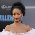 Rihanna fala em entrevista que não entendia como sempre as vítimas eram culpadas pelas agressões, fazendo referência ao caso polêmico com o ex, Chris Brown